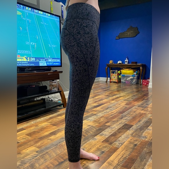 Sweaty Betty power cropped leggings. Fun black and gray dot pattern. Size small - Picture 3 of 5